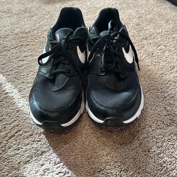 Nike - Picture 4 of 5